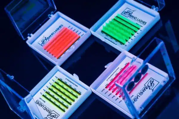 NEON LASHES (NEON ORANGE)